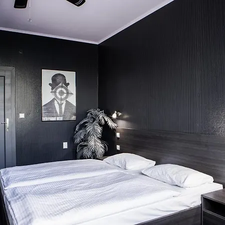 Hotel The Invisible Black & White 3*